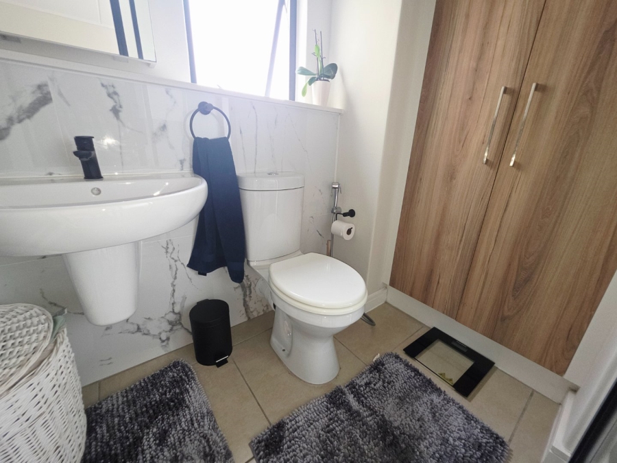 To Let 2 Bedroom Property for Rent in Sandown Western Cape